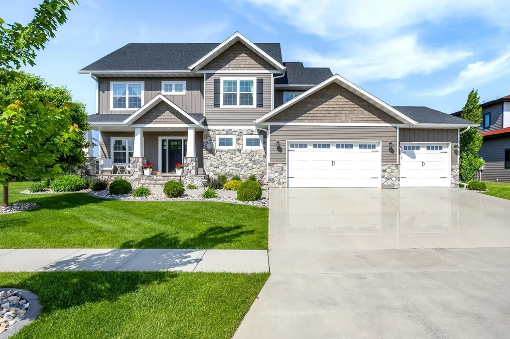 2508 Mcleod Drive E West Fargo ND 58078