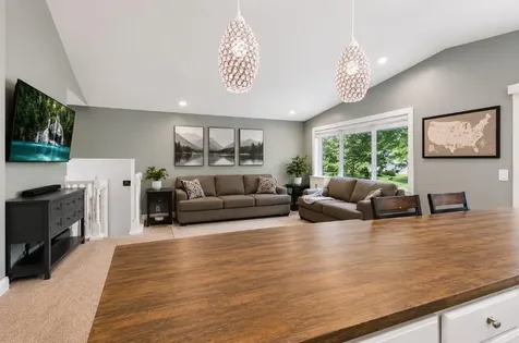 7598 Upper 23rd Street N Oakdale MN 55128