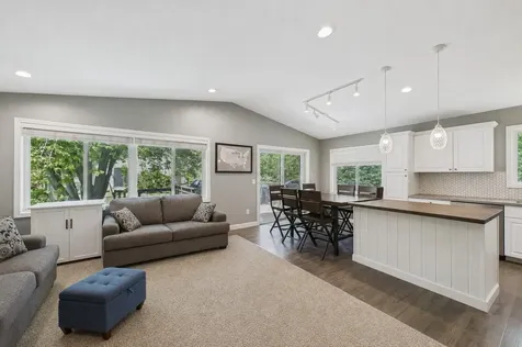 7598 Upper 23rd Street N Oakdale MN 55128