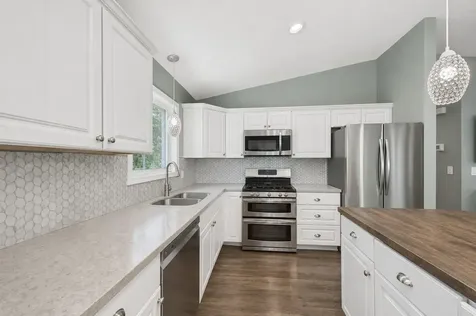 7598 Upper 23rd Street N Oakdale MN 55128
