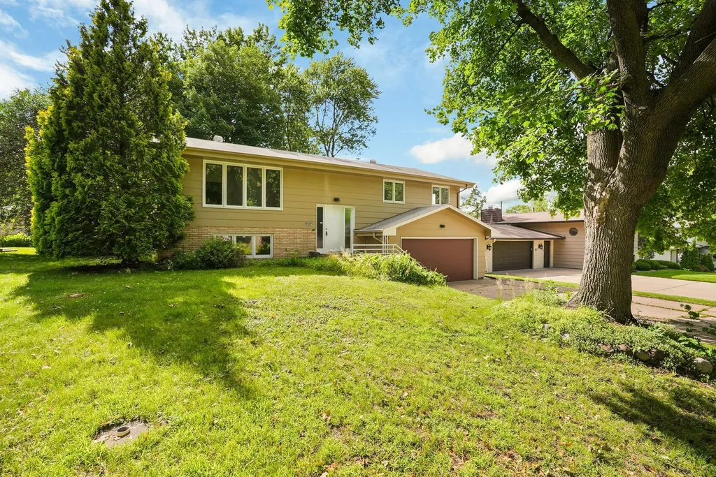 4018 Shamrock Drive NE Saint Anthony MN 55421