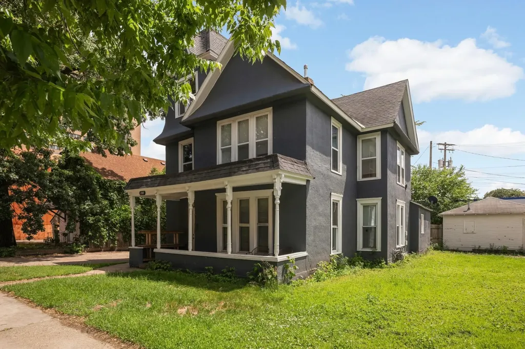 922 NE 18 1/2 Avenue NE Minneapolis MN 55418