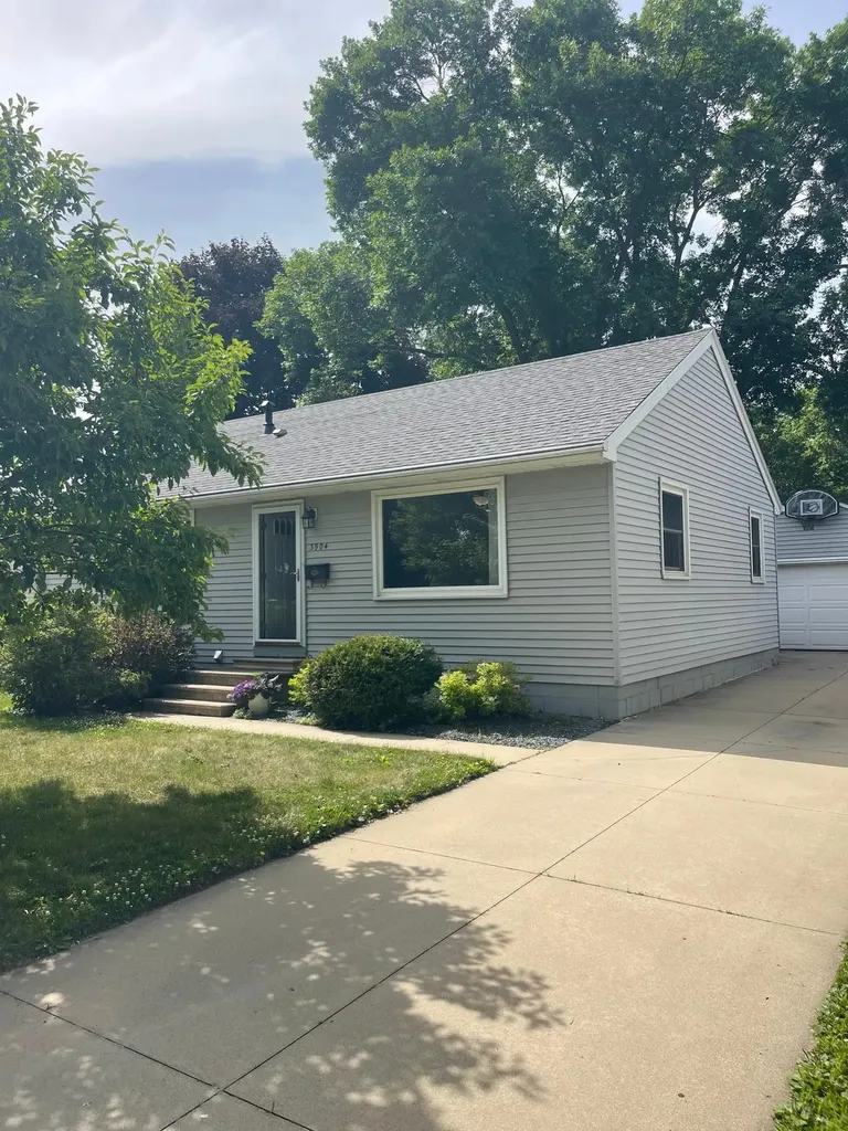 3904 7th Place NW Rochester MN 55901