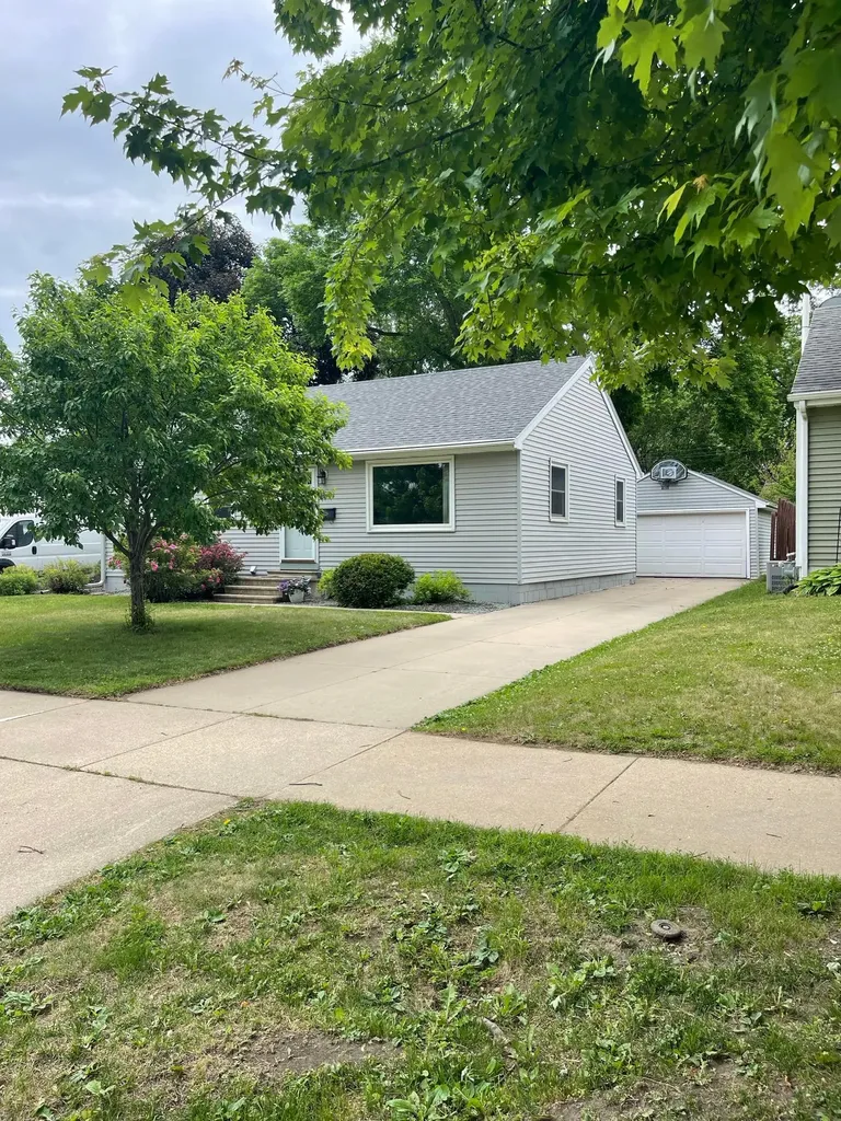 3904 7th Place NW Rochester MN 55901
