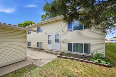 910-912 32nd Street N Fargo ND 58102