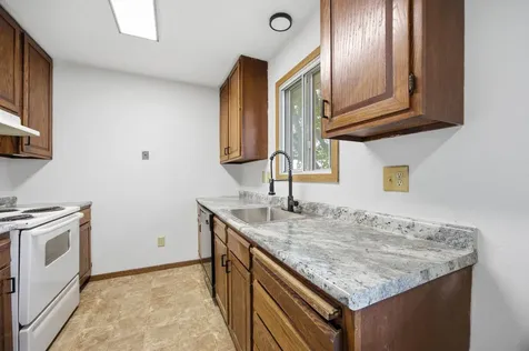 910-912 32nd Street N Fargo ND 58102