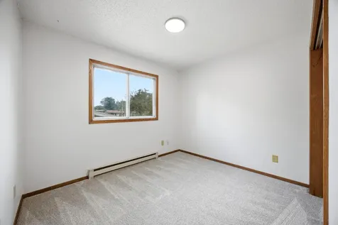 910-912 32nd Street N Fargo ND 58102