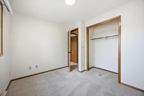 910-912 32nd Street N Fargo ND 58102