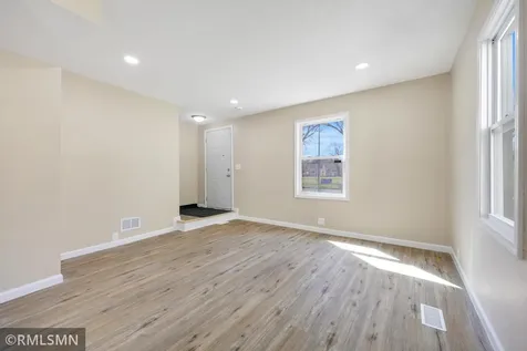 853 Conway Street Saint Paul MN 55106