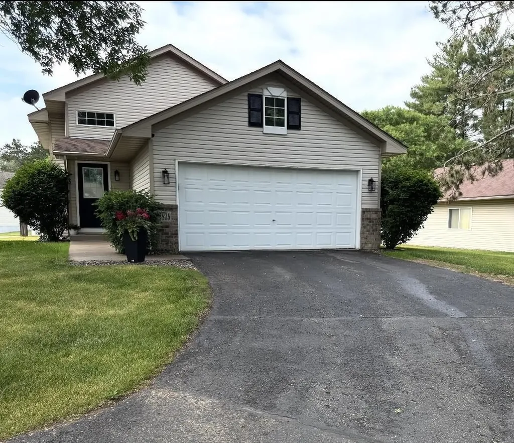 5819 Forest Boulevard Trail Wyoming MN 55092