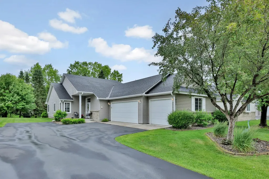 1851 Pioneer Lane Hugo MN 55038