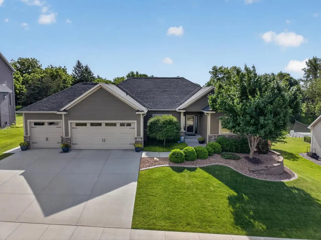 1872 Shannon Oaks Boulevard NE Rochester MN 55906