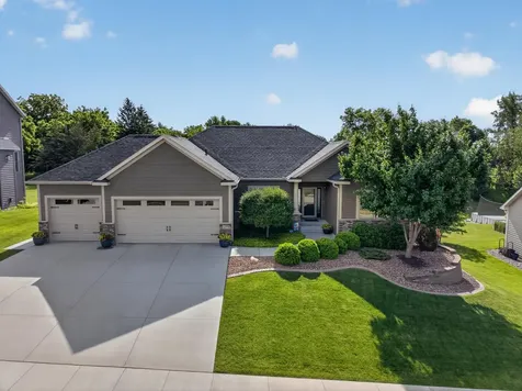 1872 Shannon Oaks Boulevard NE Rochester MN 55906
