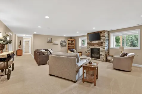 1872 Shannon Oaks Boulevard NE Rochester MN 55906