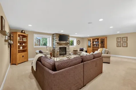 1872 Shannon Oaks Boulevard NE Rochester MN 55906
