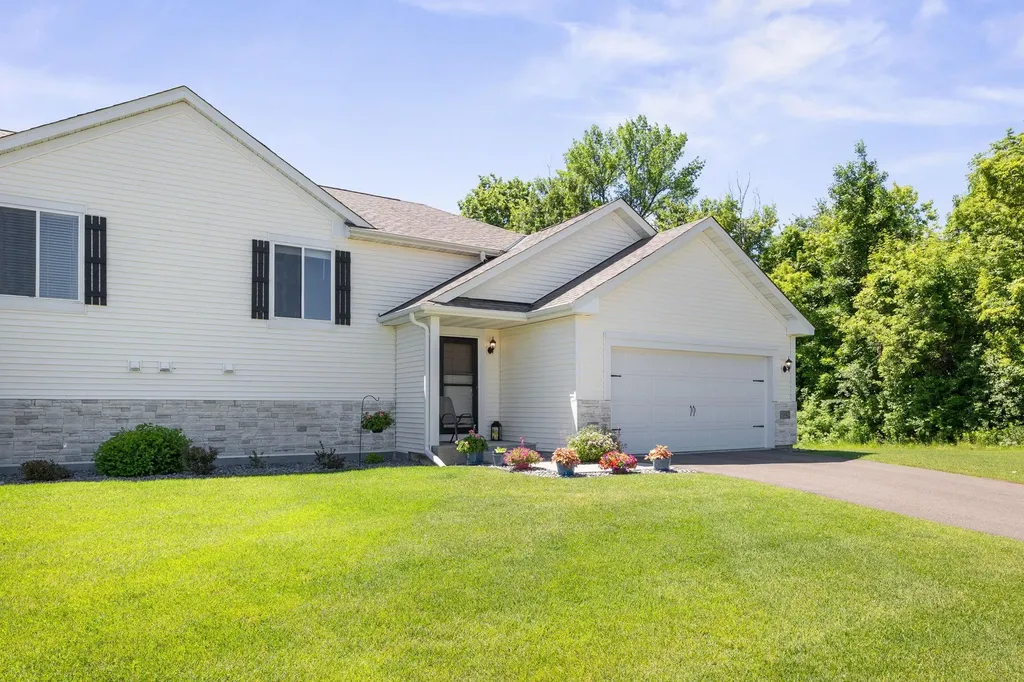 1042 White Tail Lane Montrose MN 55363