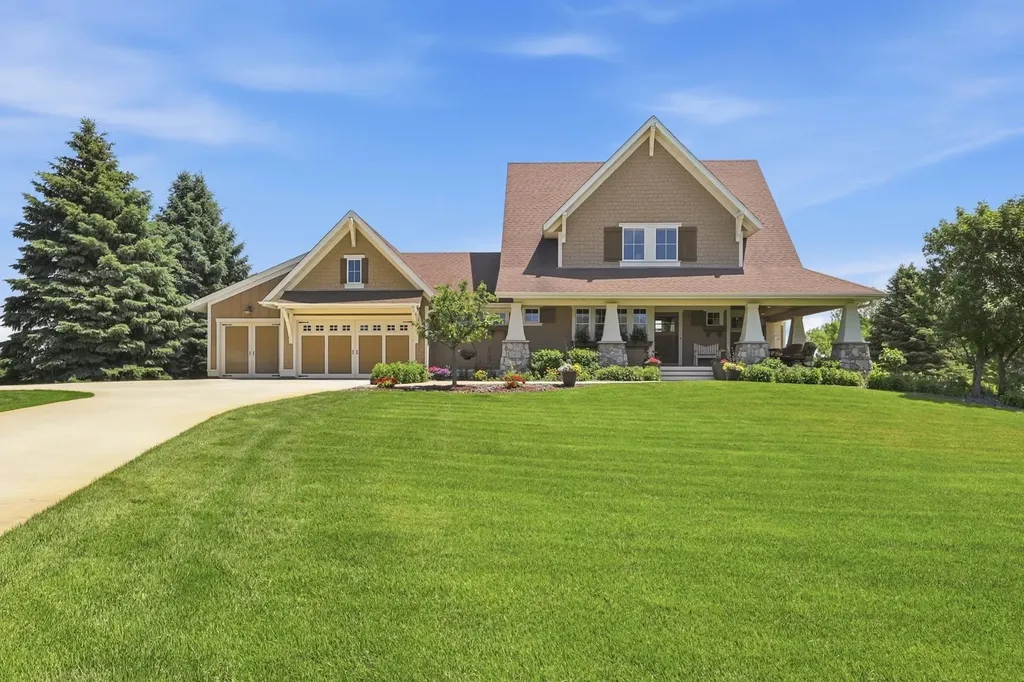 19475 Oak Grove Avenue Prior Lake MN 55372
