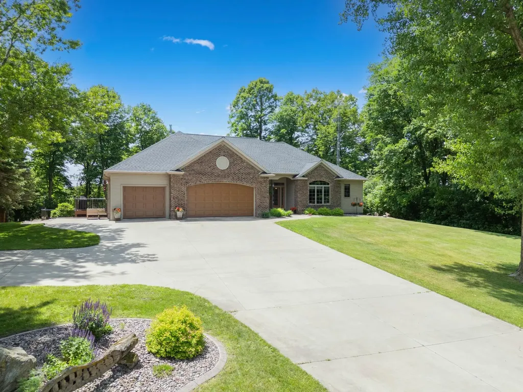 11655 Castle Bluff Lane SW Stewartville MN 55976
