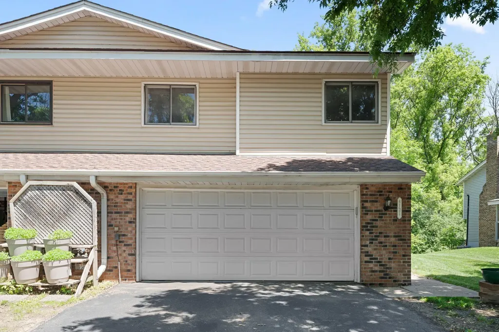 6121 Creek View Trail Minnetonka MN 55345
