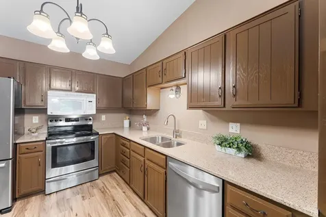 6121 Creek View Trail Minnetonka MN 55345