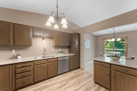 6121 Creek View Trail Minnetonka MN 55345