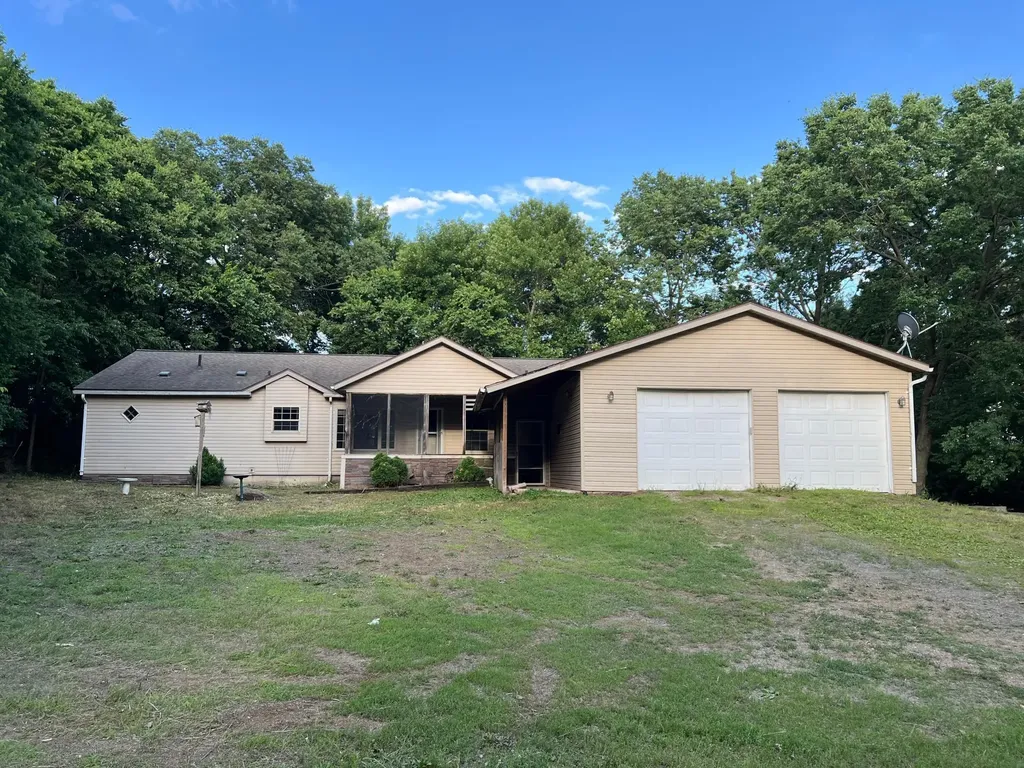 61256 440th Street Fairfax MN 55332