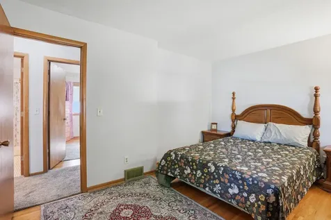 5216 Taylor Street NE Fridley MN 55421