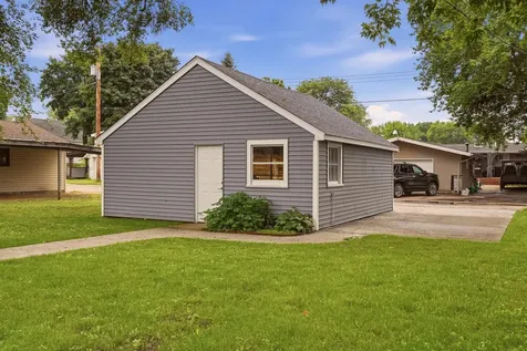 527 S 2nd Street La Crescent MN 55947