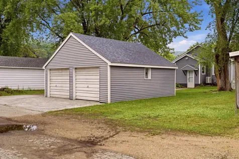 527 S 2nd Street La Crescent MN 55947