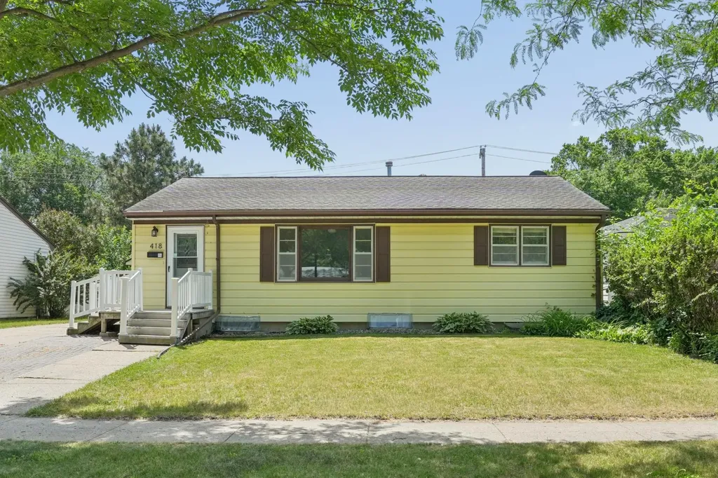 418 20th Avenue N Fargo ND 58102