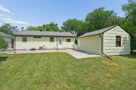 418 20th Avenue N Fargo ND 58102