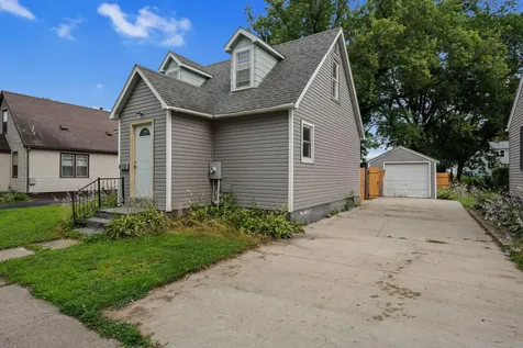 1304 10th Avenue NW Austin MN 55912
