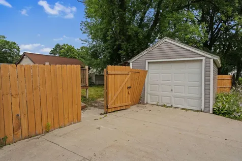 1304 10th Avenue NW Austin MN 55912