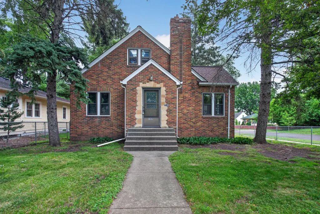 1262 Edgcumbe Road Saint Paul MN 55105