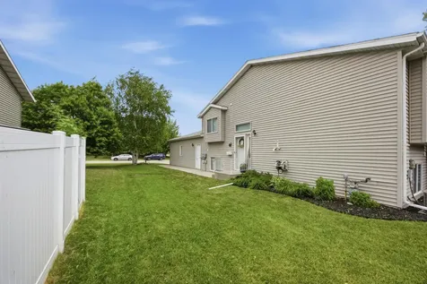 611 36th Avenue S Moorhead MN 56560
