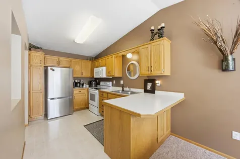 611 36th Avenue S Moorhead MN 56560