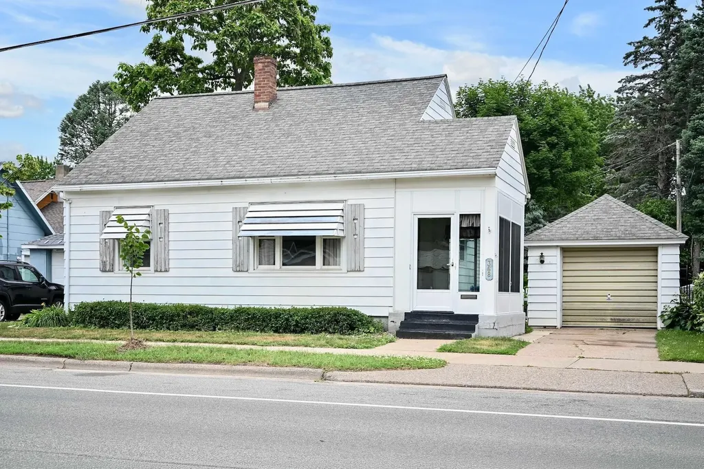 368 W Sarnia Street Winona MN 55987