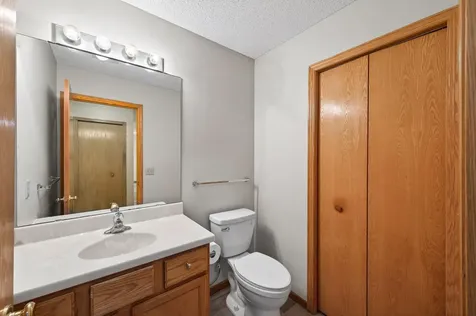 7043 48th Street N Oakdale MN 55128