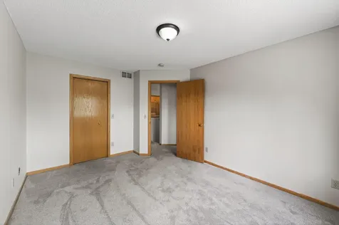 7043 48th Street N Oakdale MN 55128