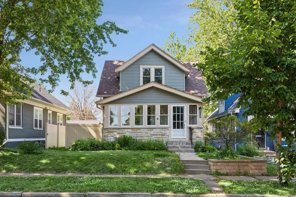 1249 6th Street E Saint Paul MN 55106