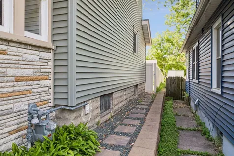 1249 6th Street E Saint Paul MN 55106