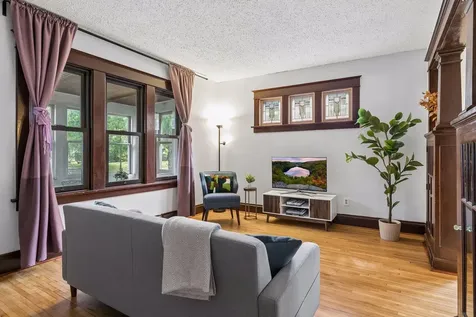 1249 6th Street E Saint Paul MN 55106