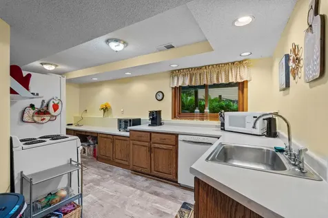 17030 30th Avenue N Plymouth MN 55447