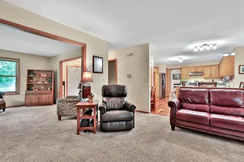 7038 46th Street N Oakdale MN 55128