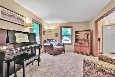 7038 46th Street N Oakdale MN 55128