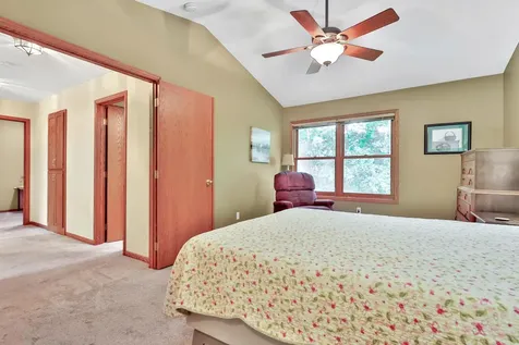 7038 46th Street N Oakdale MN 55128