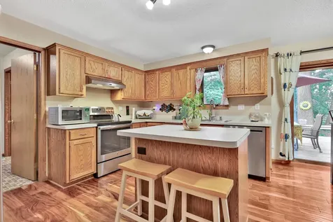 7038 46th Street N Oakdale MN 55128