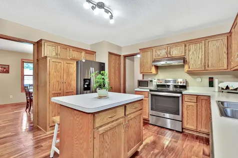 7038 46th Street N Oakdale MN 55128