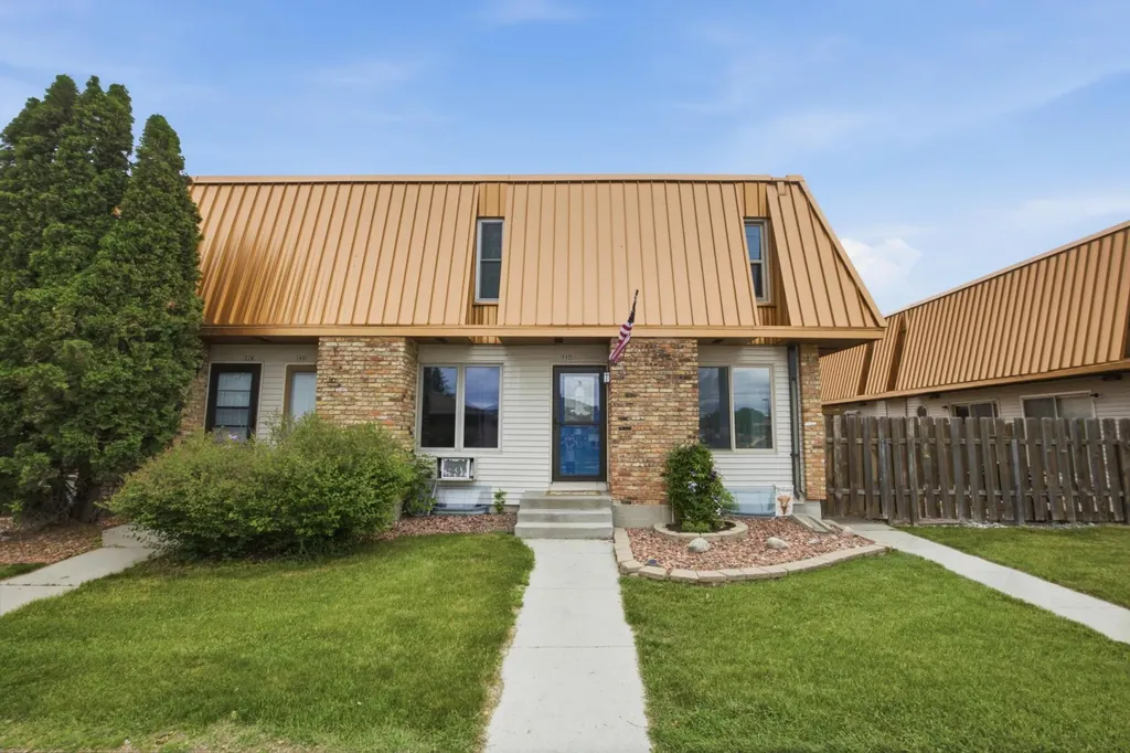 342 12 1/2 Avenue E West Fargo ND 58078