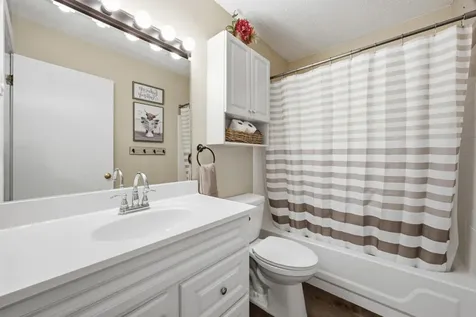 342 12 1/2 Avenue E West Fargo ND 58078